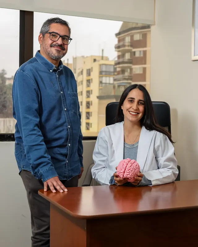 Profesionales de ICNC en una consulta en Viña del Mar